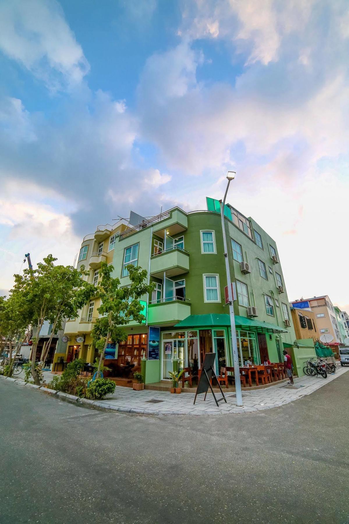 Relax Beach Inn Мале Екстер'єр фото